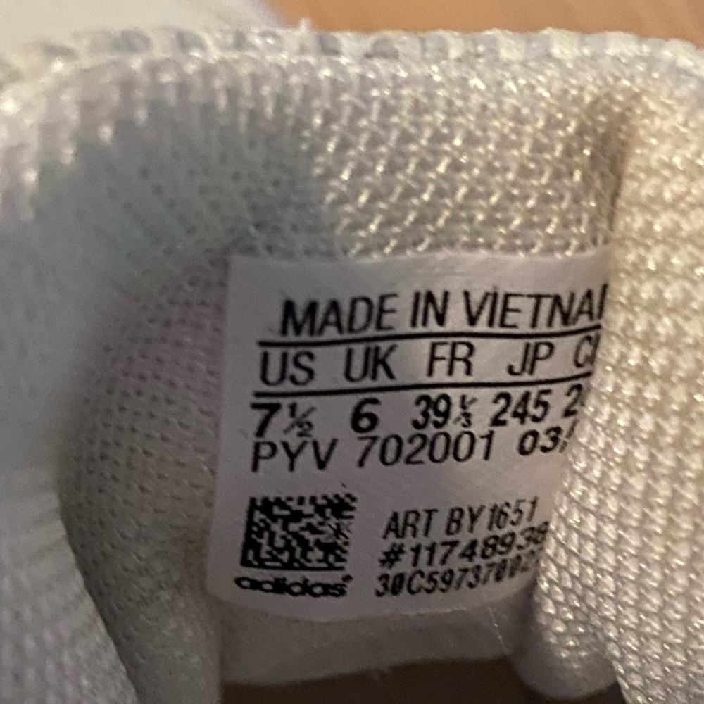 Women’s Adidas tennis shoe size 7.5 - Picture 9 of 11